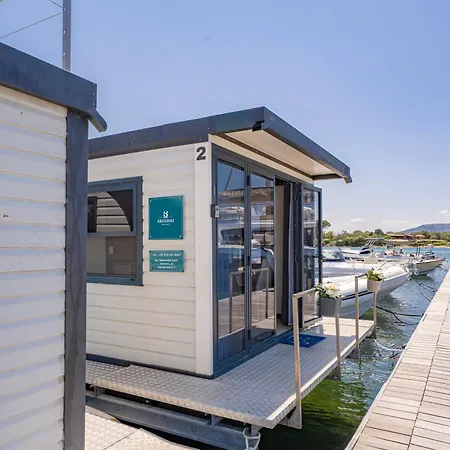 Hoceanika Houseboat