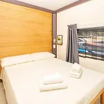 Hoceanika Houseboat Botel *