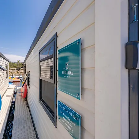 Hoceanika Houseboat