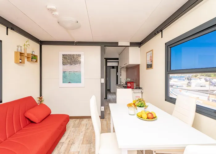 Botel Hoceanika Houseboat *