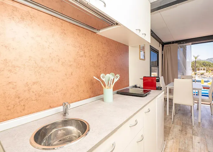 Hoceanika Houseboat