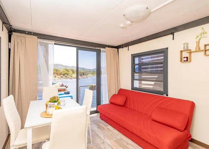Hoceanika Houseboat Botel Porto Rotondo