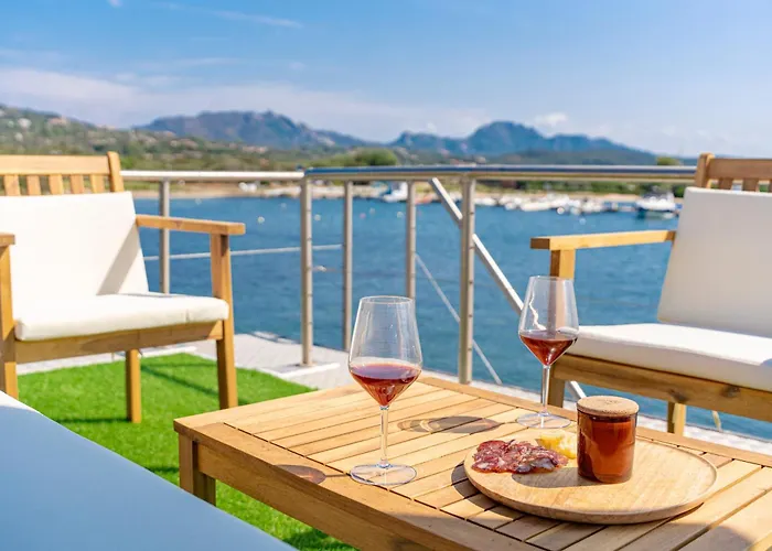 Hoceanika Houseboat Botel
